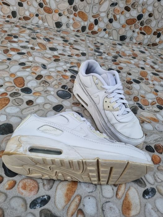 Vând adidași Nike.