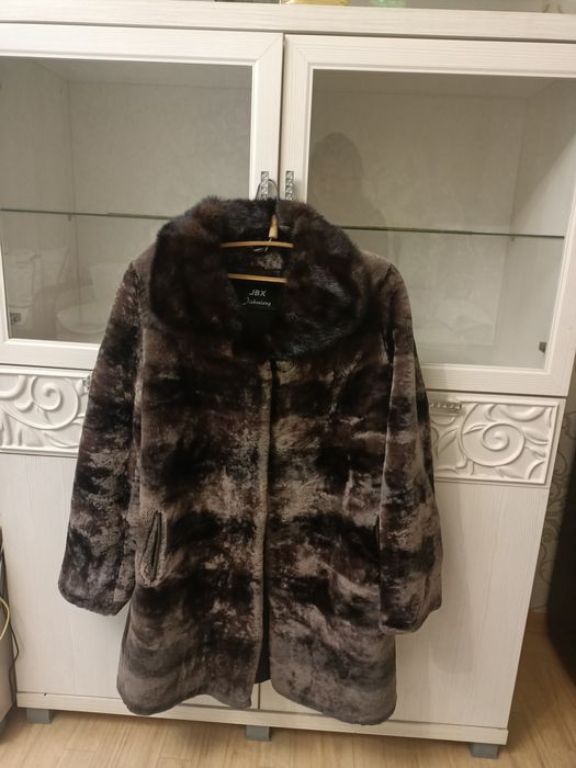 Продам шубу цигейковую, с норковым воротником