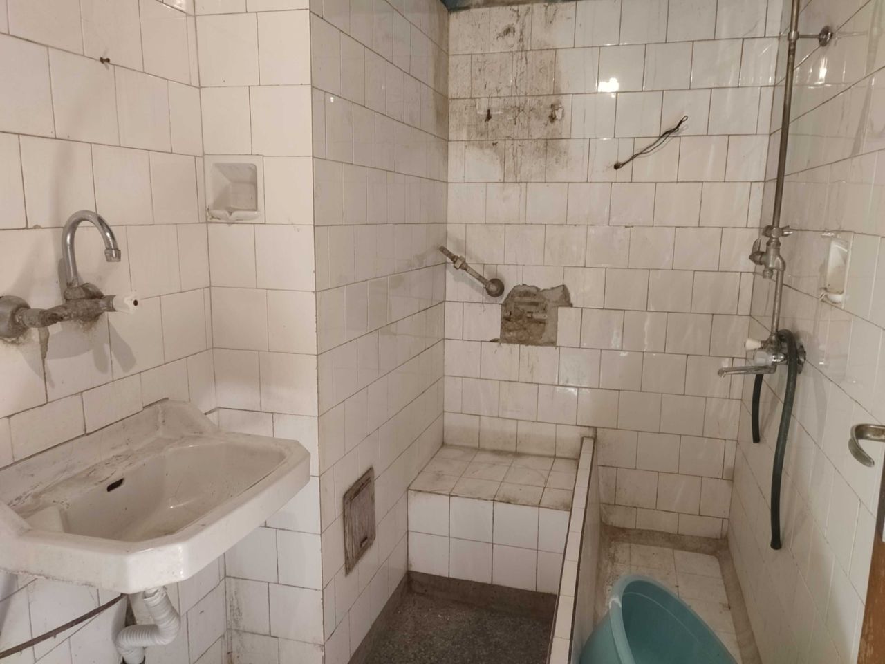 Продава се Четиристаен апартамент в Търговище, Център - 110 кв.м за 719 €/кв.м - Снимка #10