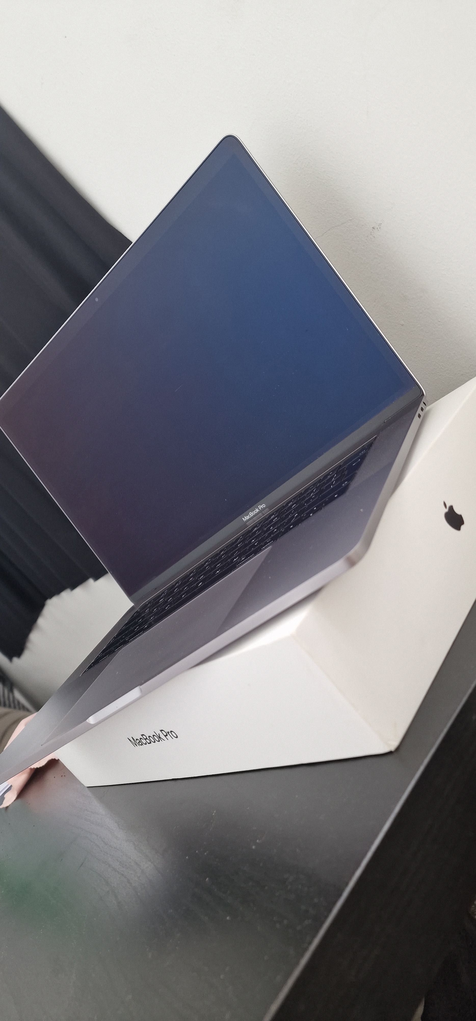 URGENT MacBook Pro 15.4" Retina Touchbar 2017
