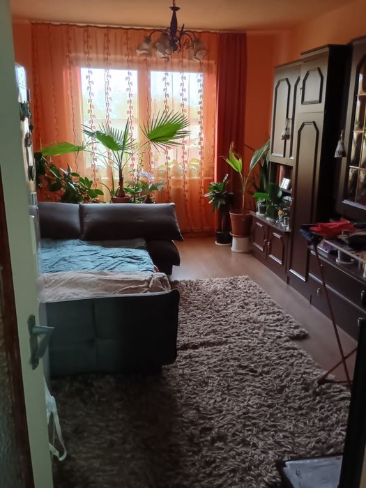 Vând apartament cu 3 camere