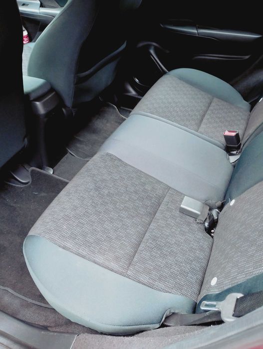 Продавам лек автомобил Хонда-Джаз.