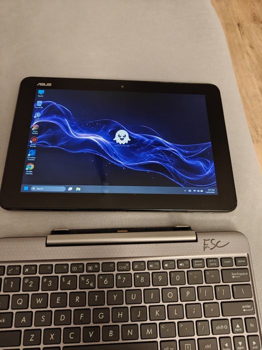 Tableta cu tastatura asus