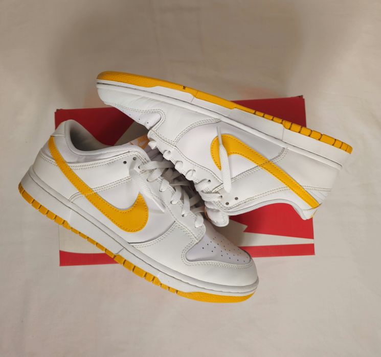 Nike dunk low university gold