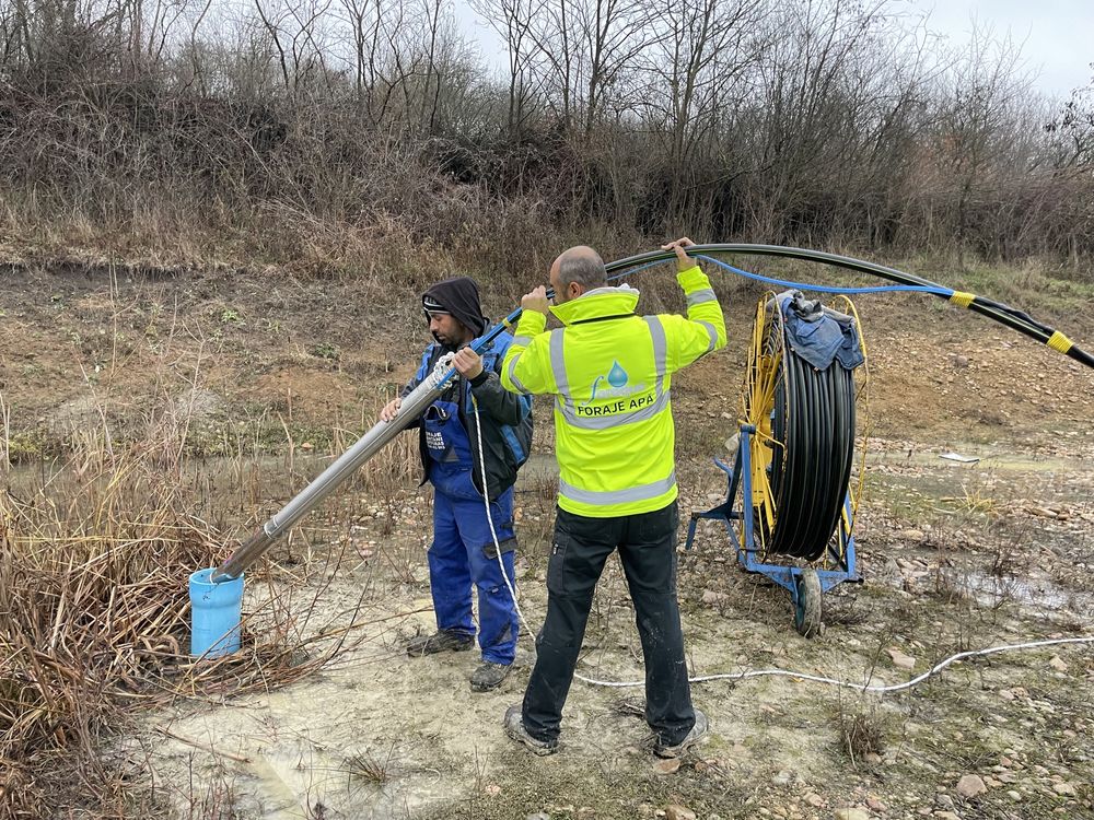 Foraje Puturi Profesionale Alimentare cu apă Fabrici Agricultura