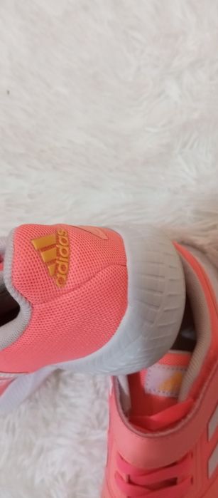 Ghete piele fetiță+ 3 perechi de adidași, impecabile