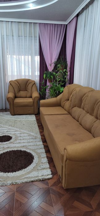 Диван с креслом и уголком