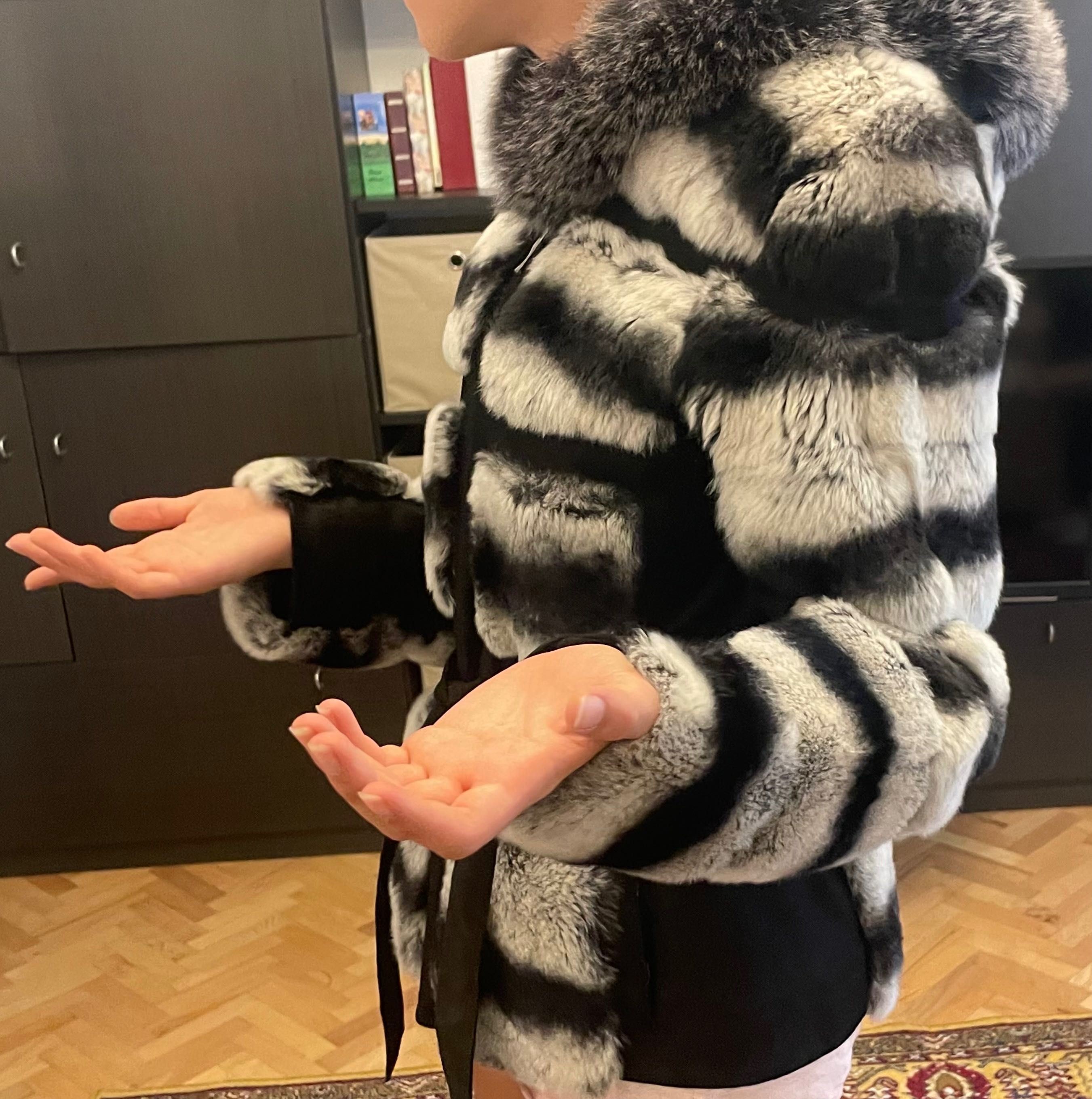 Стилно кожено палто с естествен косъм