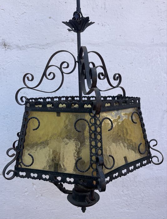 Lustră din fier forjat