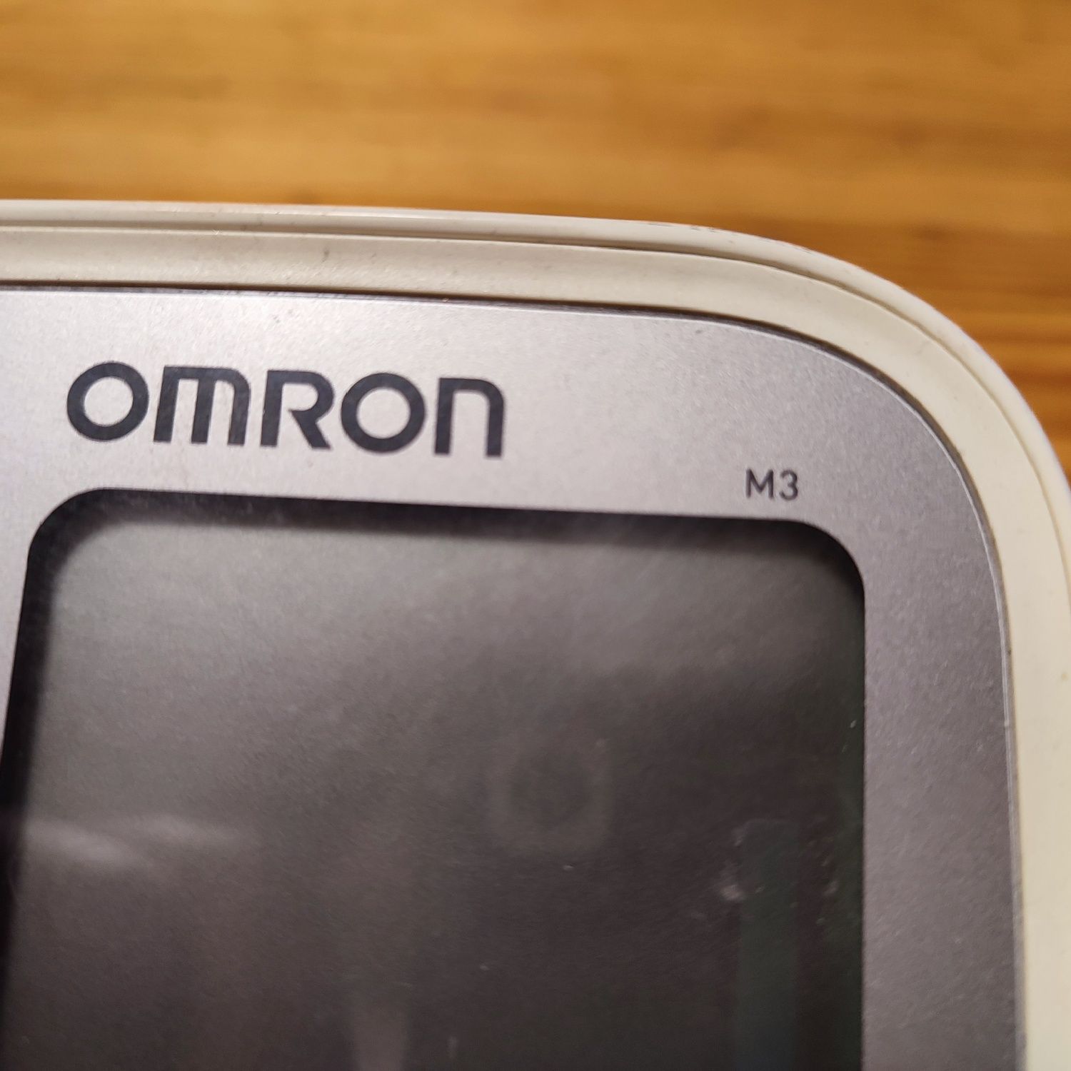 Апарат за кръвно Omron M3 автоматичен.