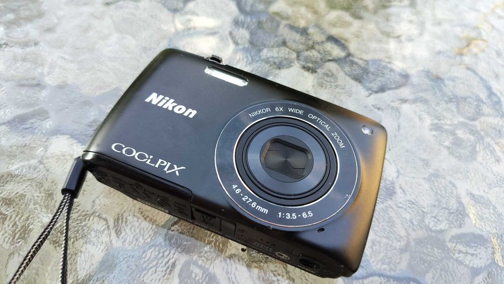Compact Digital Camera Nikon Coolpix S4200 16.0 mp touch screen