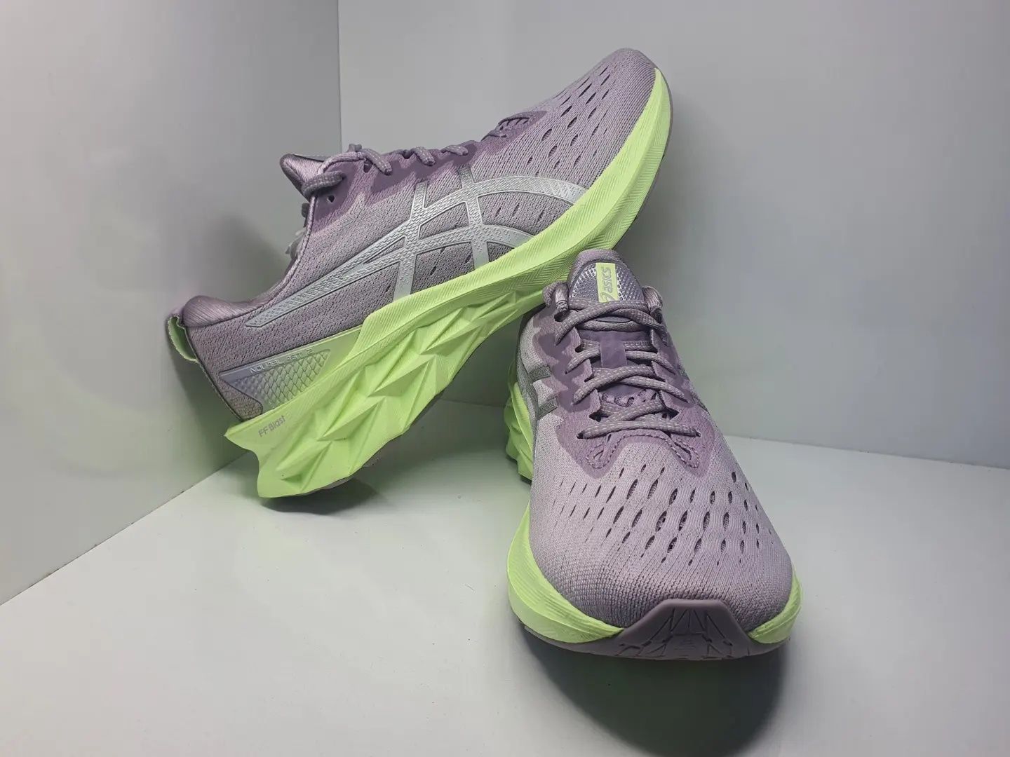 Маратонки Asics Nova Blast 2

Чисто нови с кутия.

Размер 44.5