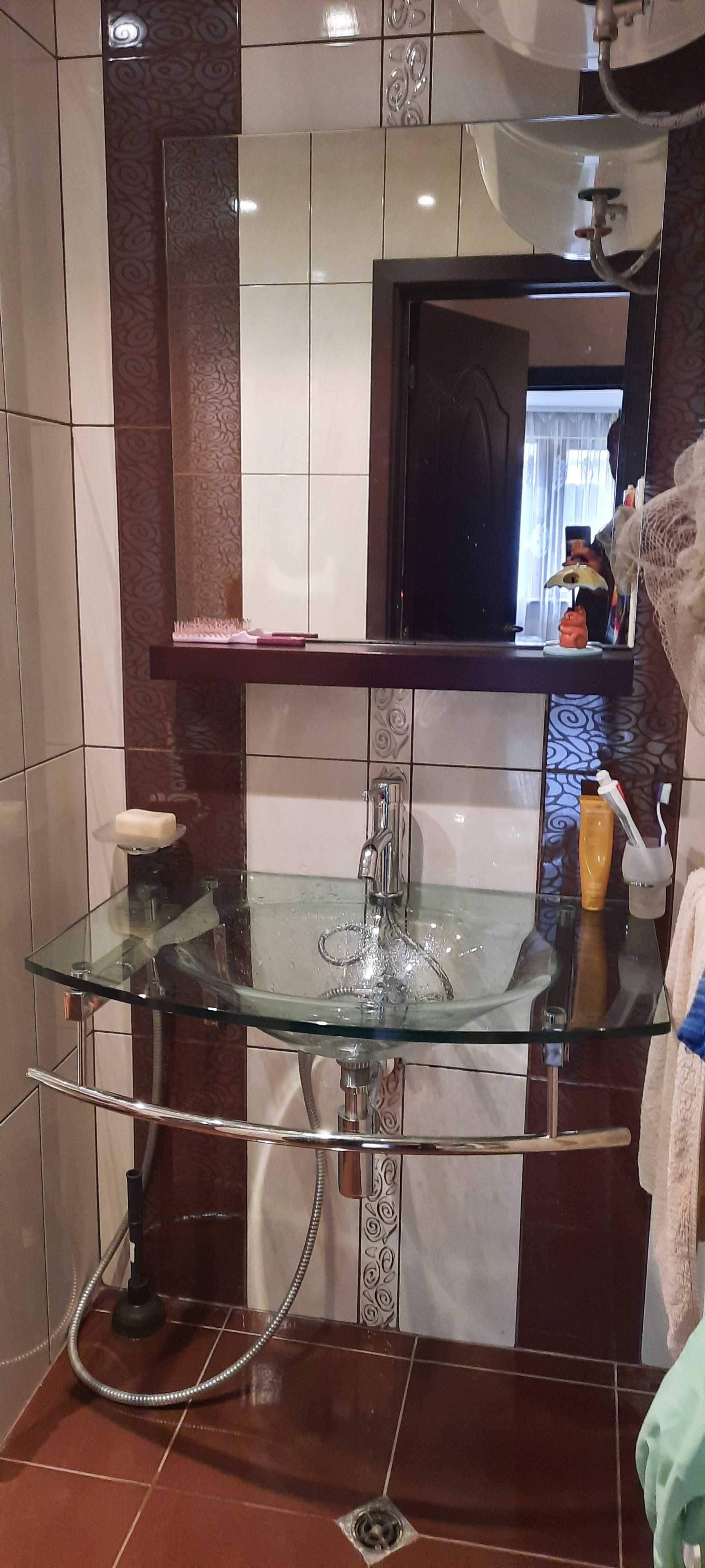 Мивка стъклена и комплект за баня (мивка, шкафче, батерия и др.)