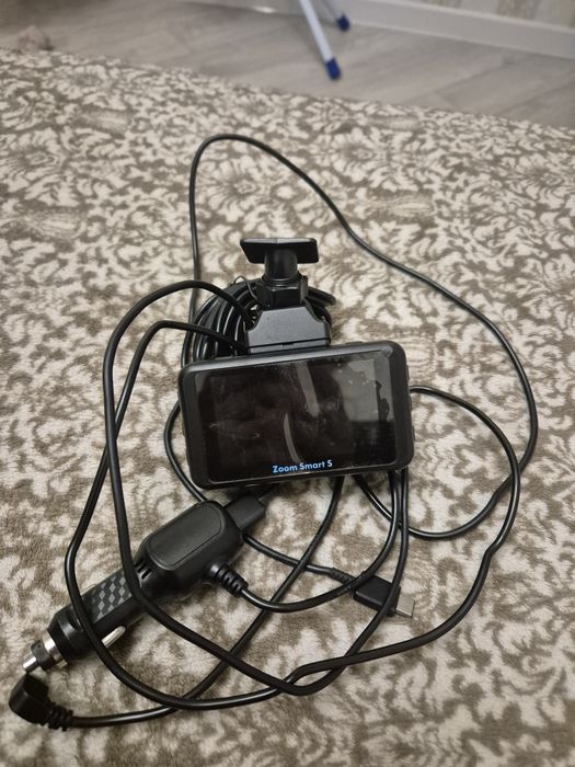 Продам срочно автомобильный видеорегистратор Fujida Zoom Smart S.