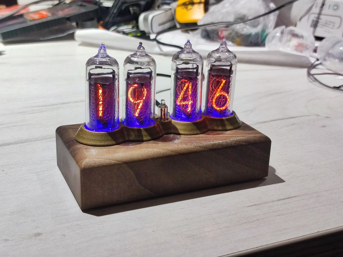 Продаются часы на газоразрядных индикаторах Nixie!