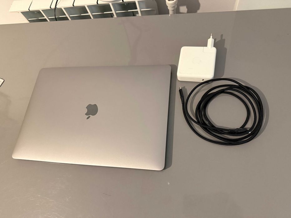 MacBook Pro 16" (2019) i9 / 16GB RAM - 1TB+8GB video – Stare Perfectă!