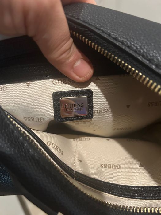 Чанта GUESS актуален модел за рамо