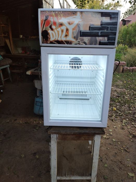 Продам маленькии барный холодильник