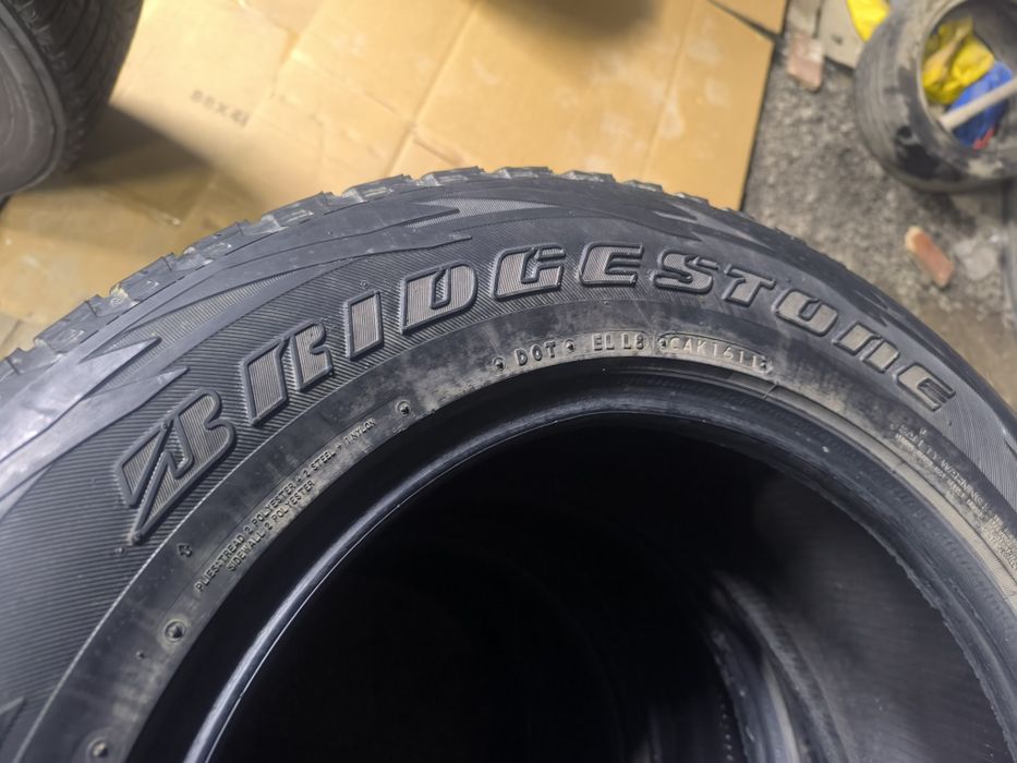 Продам зимние шины 235/65/17 BRIDGESTONE