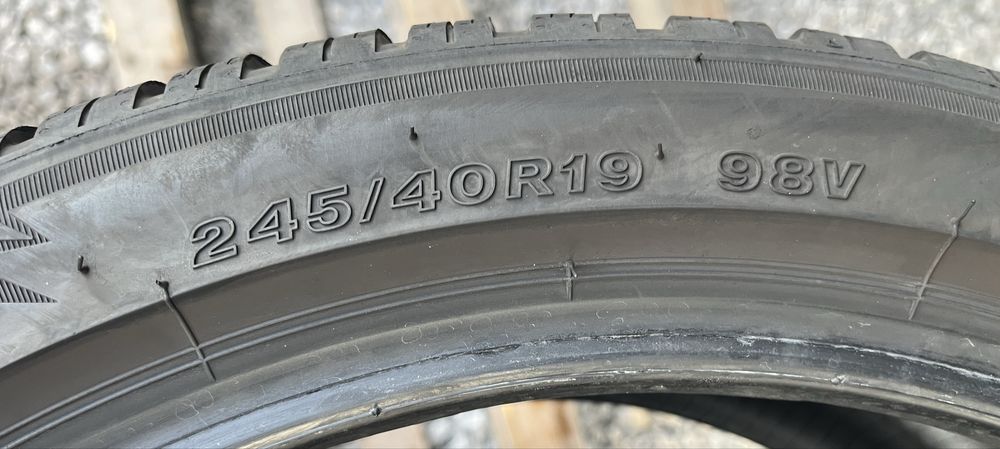 2бр 245/40/19 на 5,7мм с 23дот