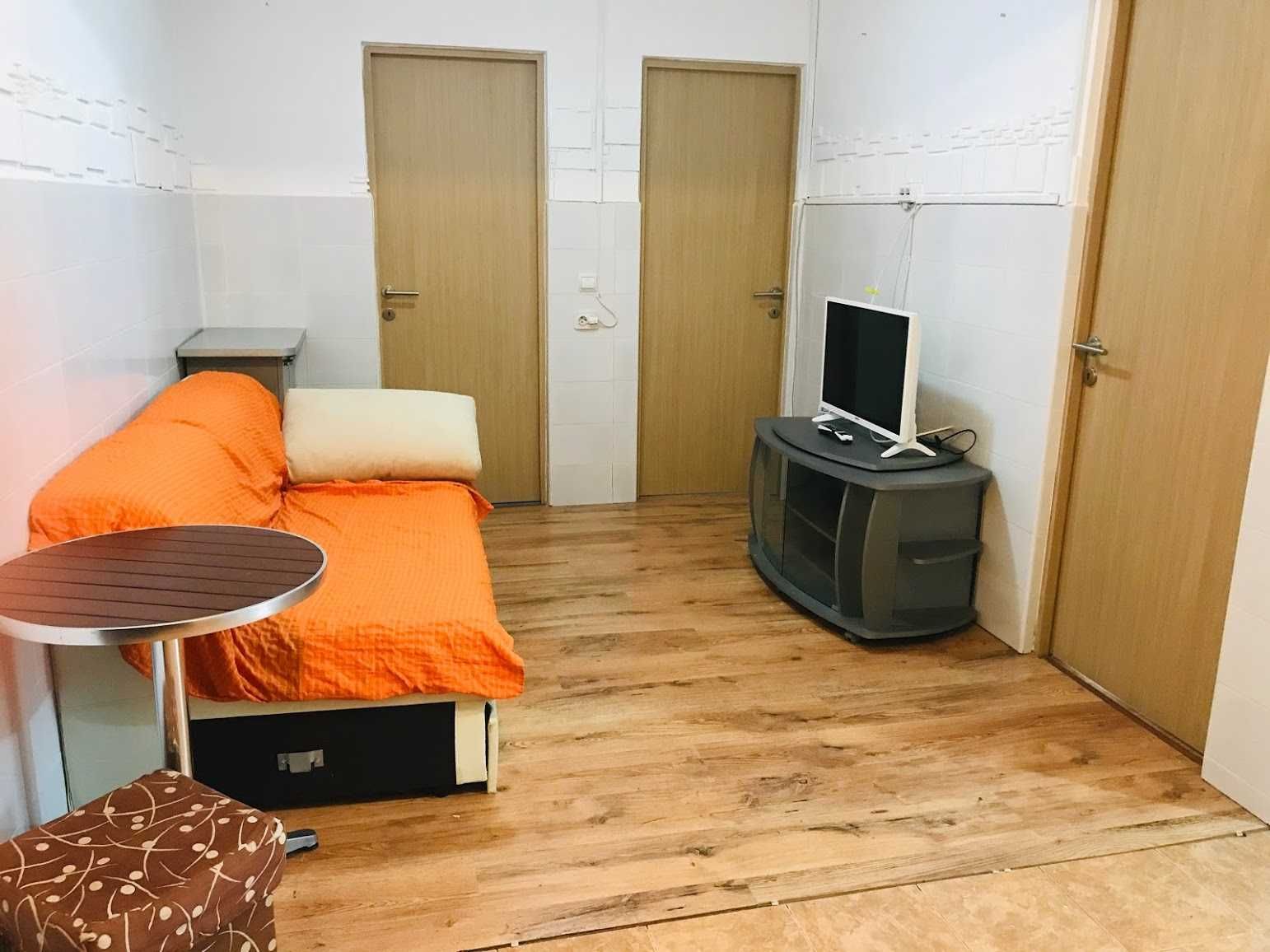 P.F. Vand apartament cu 2 camere decomandate.