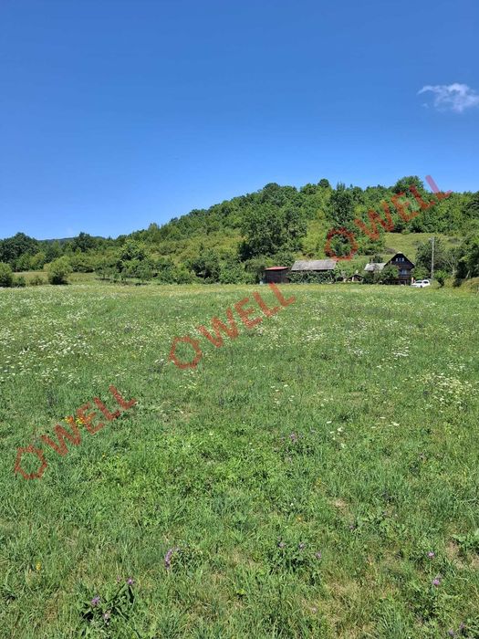 De vânzare teren intravilan de 7.600 m² situat în Sovata