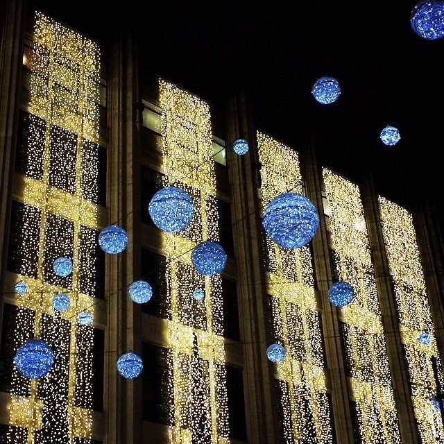 Новогодняя елка и оформления от производителя