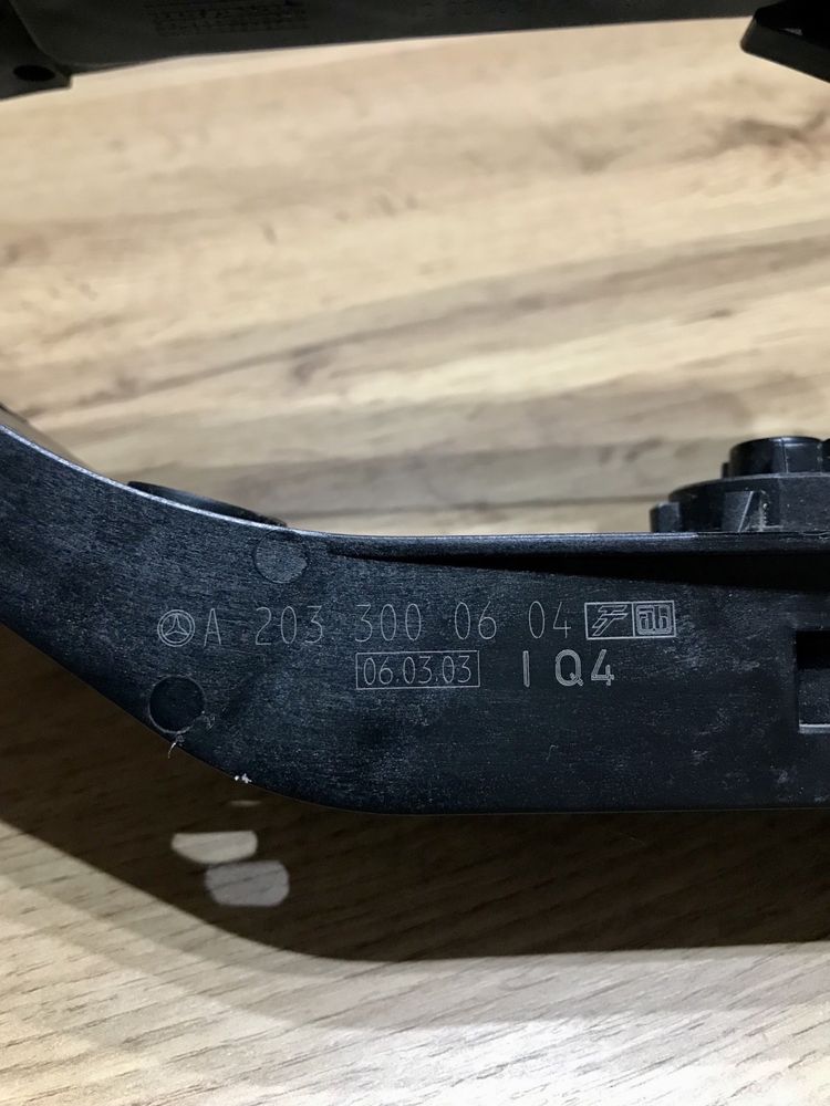 Педал за газта на Mercedes W203