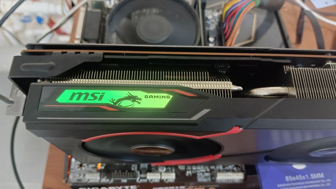 Мощная игровая видеокарта AMD RX 5700 XT 8гб