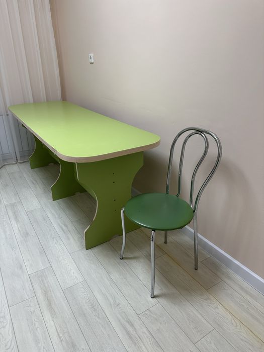 Продам кухонный стол + 3 стула
