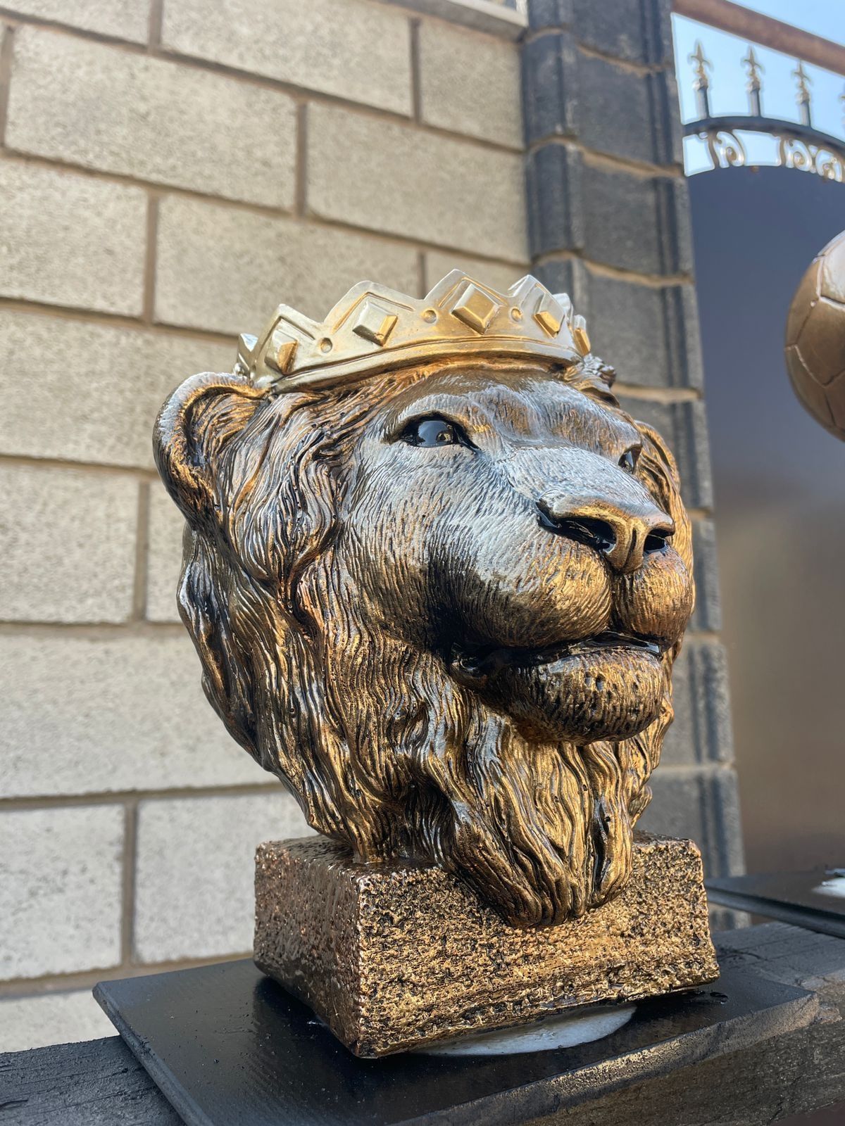 Лев с короной копилки