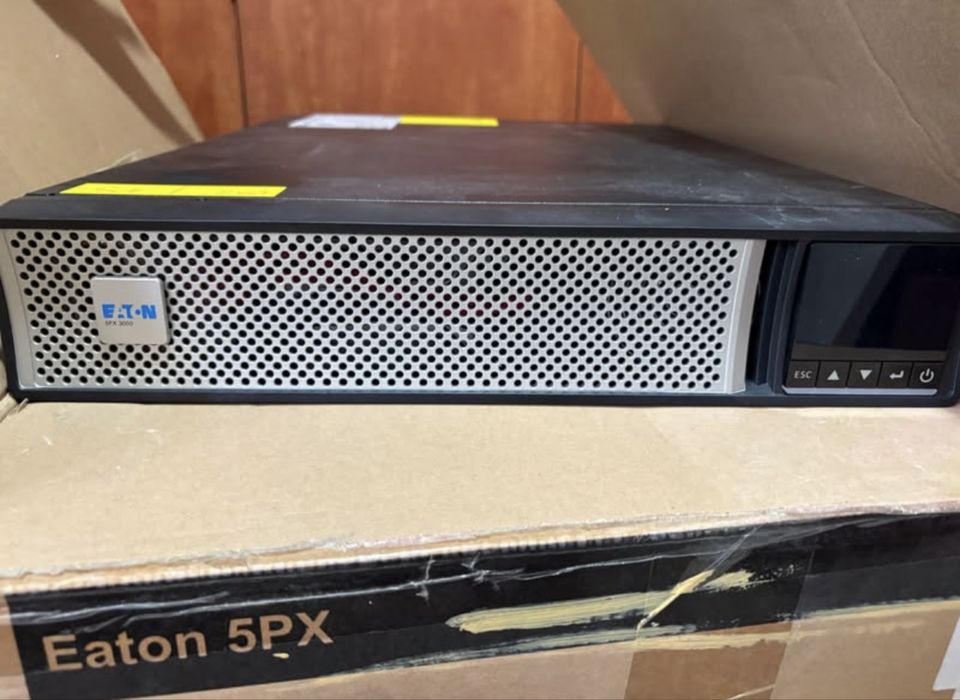 UPS Eaton - 5PX3000IRTNG2 - Netpack G2 - Sinusoida pura