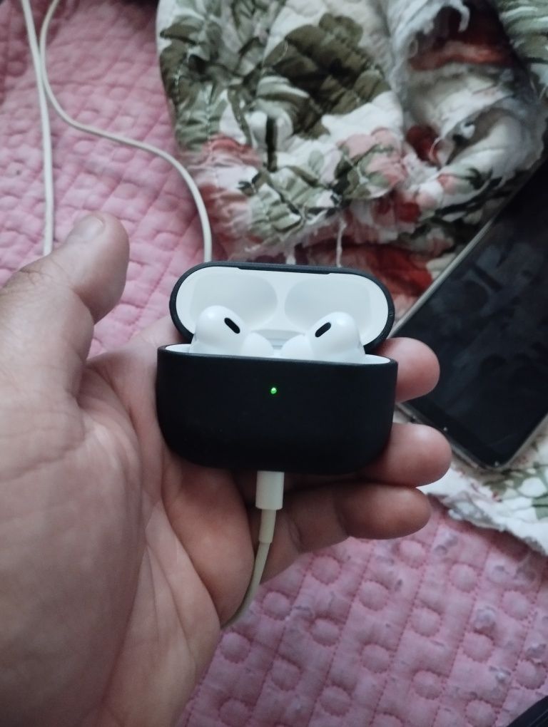 Продаю оригинальные AirPods pro, дёшево!