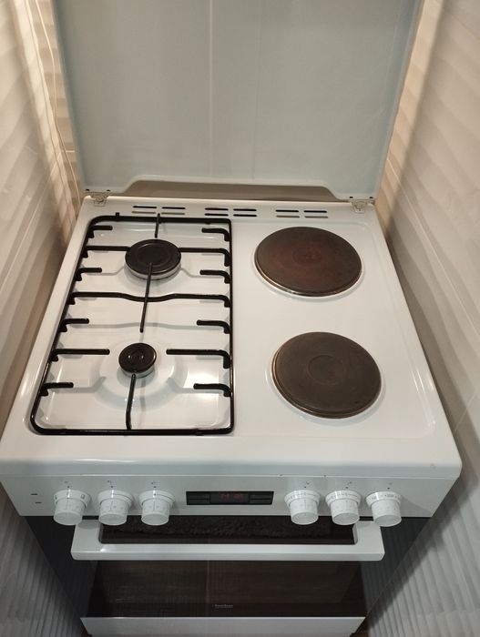 Печка, BEKO комбинирана в перфектно състояние.