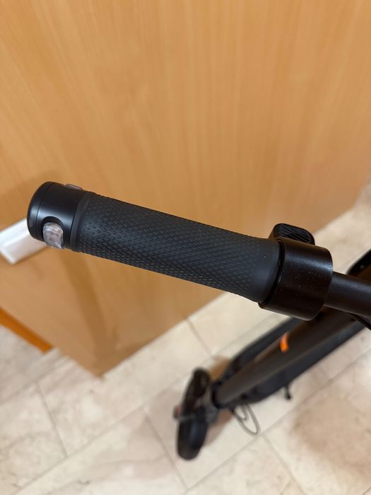 Продавам Ninebot KickScooter F2