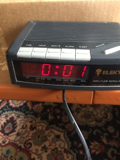 Ceas cu radio si alarma