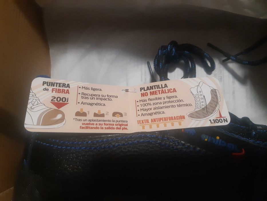Нови Работни обувки със защита - без метал