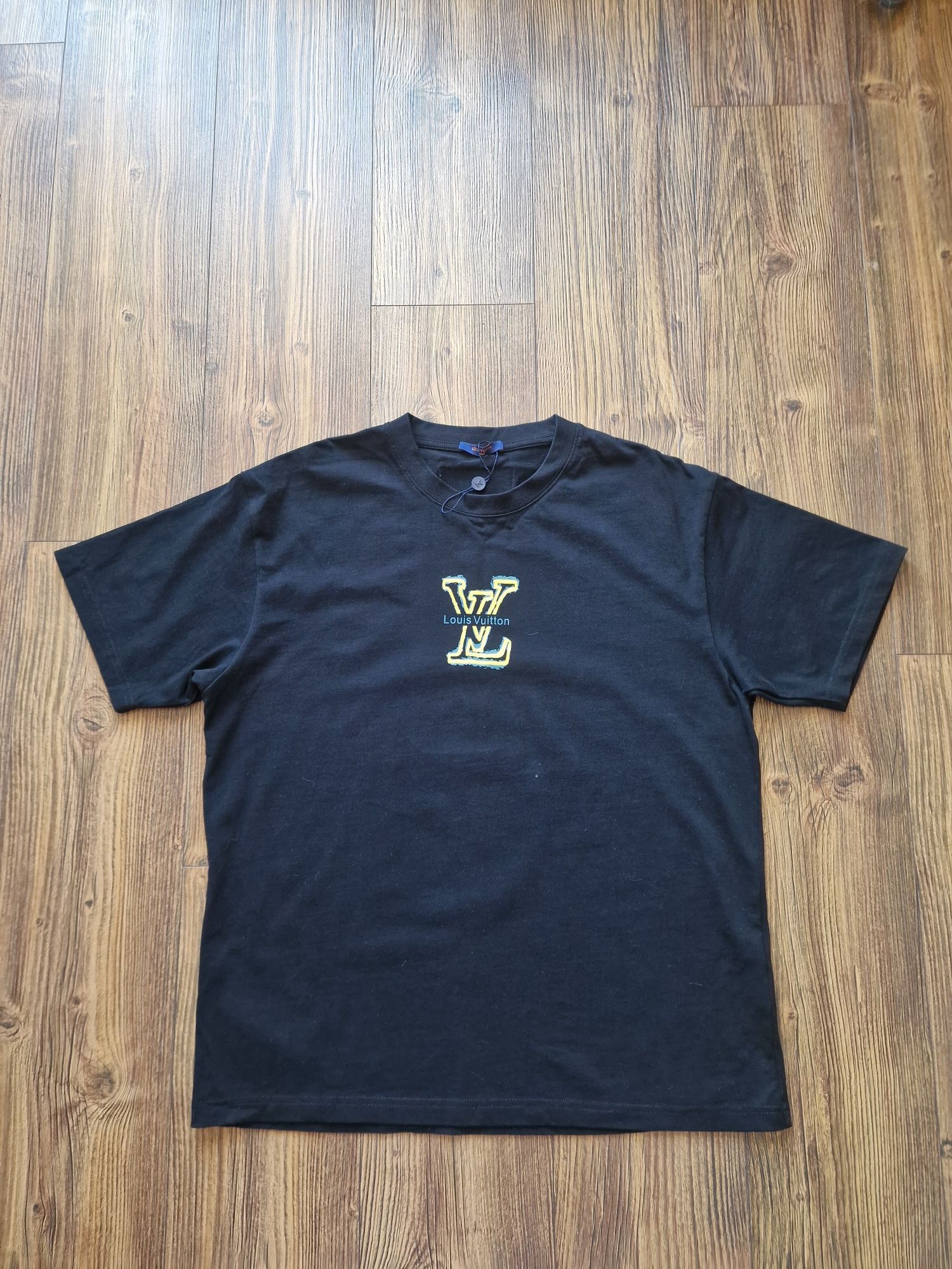 Страхотна мъжка тениска  LOUIS VUITTON размер 2XL / XL,  нова