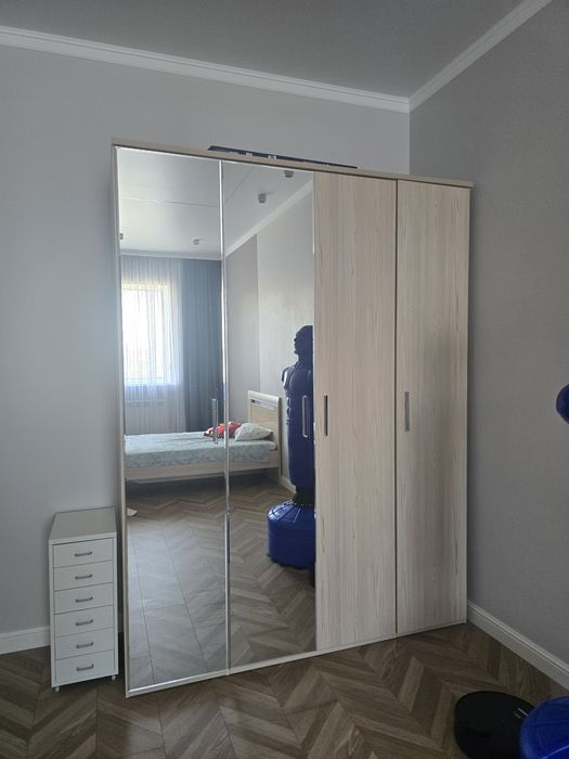 Срочно продам.  Шкаф  Шатура 4х дверный.
