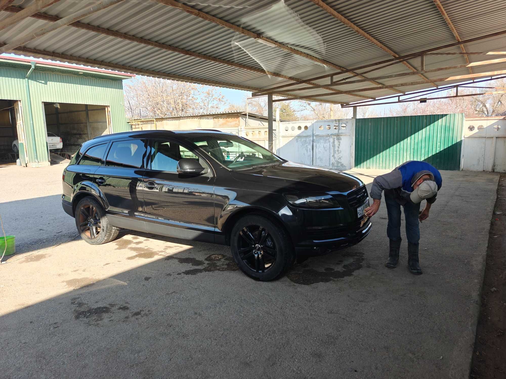 Audi q7  4.2 fsi.  2007г. Или обмен на  дом.