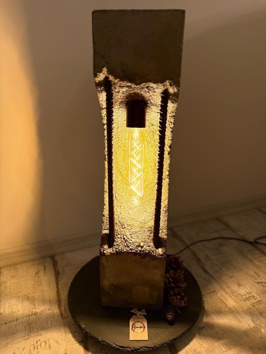Lampă din beton armat – 60 cm, design brutalist industrial