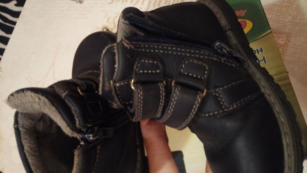 Продавам детски зимни боти за момче