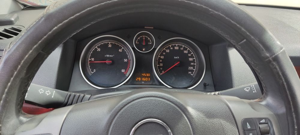 Vând sau schimb cu auto peste 2016 + diferența Opel Astra H break 1.7