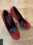 Pantofi cu toc din piele intoarsa Zara