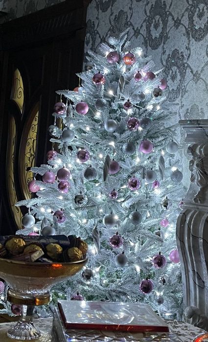 Срочно Продаётся Ёлка с игрушками