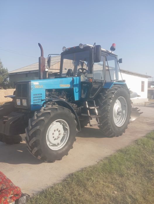 Traktor sotiladi sog holda