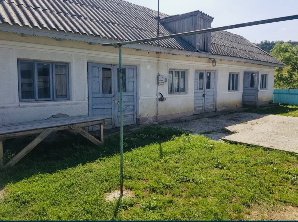 Vand casa batraneasca locuibila 5200 mp