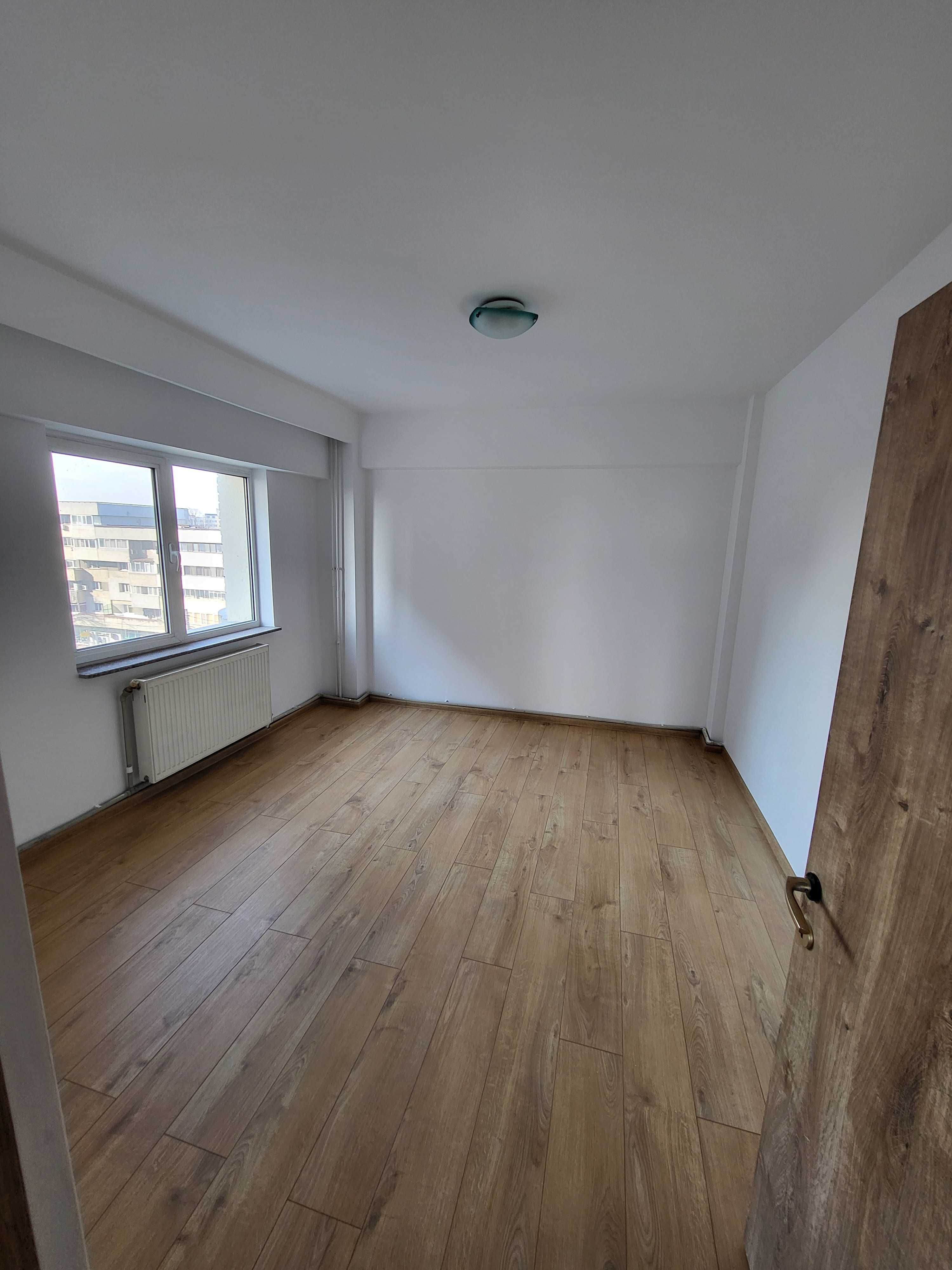 Vand Apartament 3 Camere Decomandat Ultracentral Zona Piata Concordiei