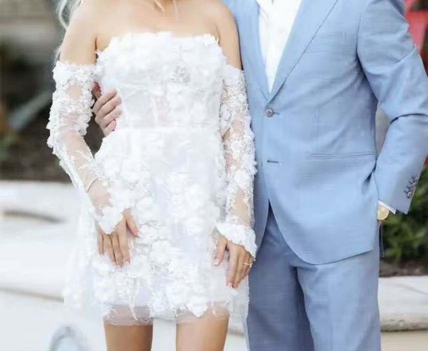 Бяла рокля с цветя