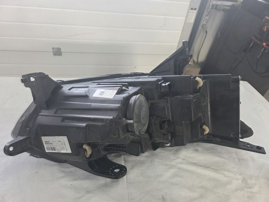 Фар за Дачия Джогер